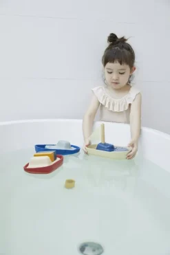 Plan Toys Barco De Vela Grande De 21 Cm - ^ Barcos, Juguetes Para El Agua Y La Playa