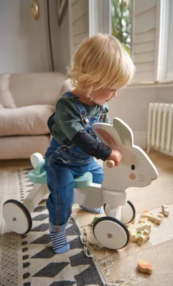 Tender Leaf Toys Correpasillos Conejo De Madera - ^ Transportistas
