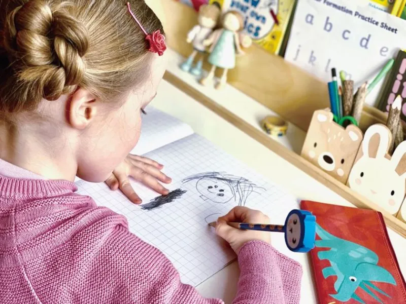 Tender Leaf Toys Escritorio Y Silla Para Niños De Contrachapado Y Madera De Hevea - ^ Escritorios, Mesas Y Sillas