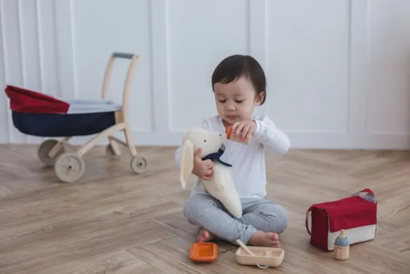 Plan Toys Juego De Alimentacion Para Muñecas - ^ Muñecas, Muñecos, Bañadores