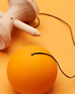 KROM Kendama Pop Naranja - ^ Diabolos Y Malabares