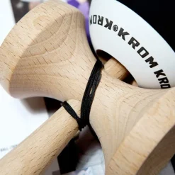 KROM Kendama Pop Negro - ^ Diabolos Y Malabares