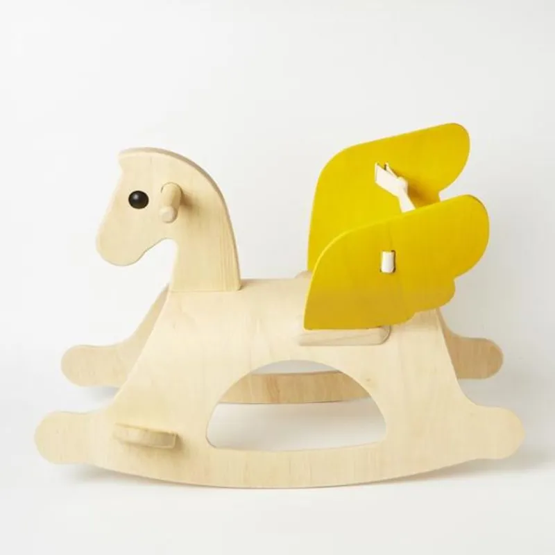Plan Toys Pegaso Mecedora - ^ Escalas