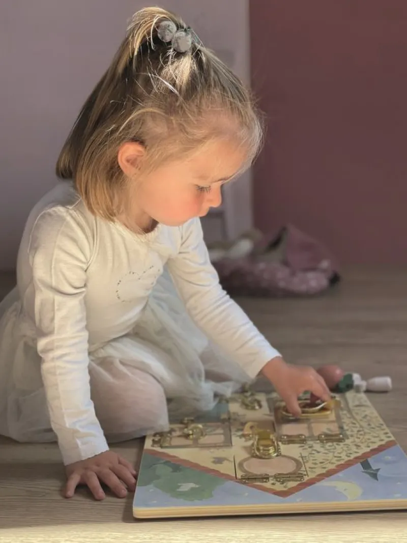 Egmont Toys Tablero De Habilidades Motrices Con Cerraduras - ^ Aprender Divirtiéndose